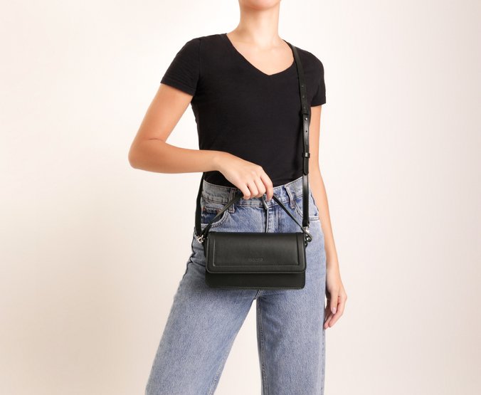 Bolsa Crossbody Média Preta Costura Ornamental
